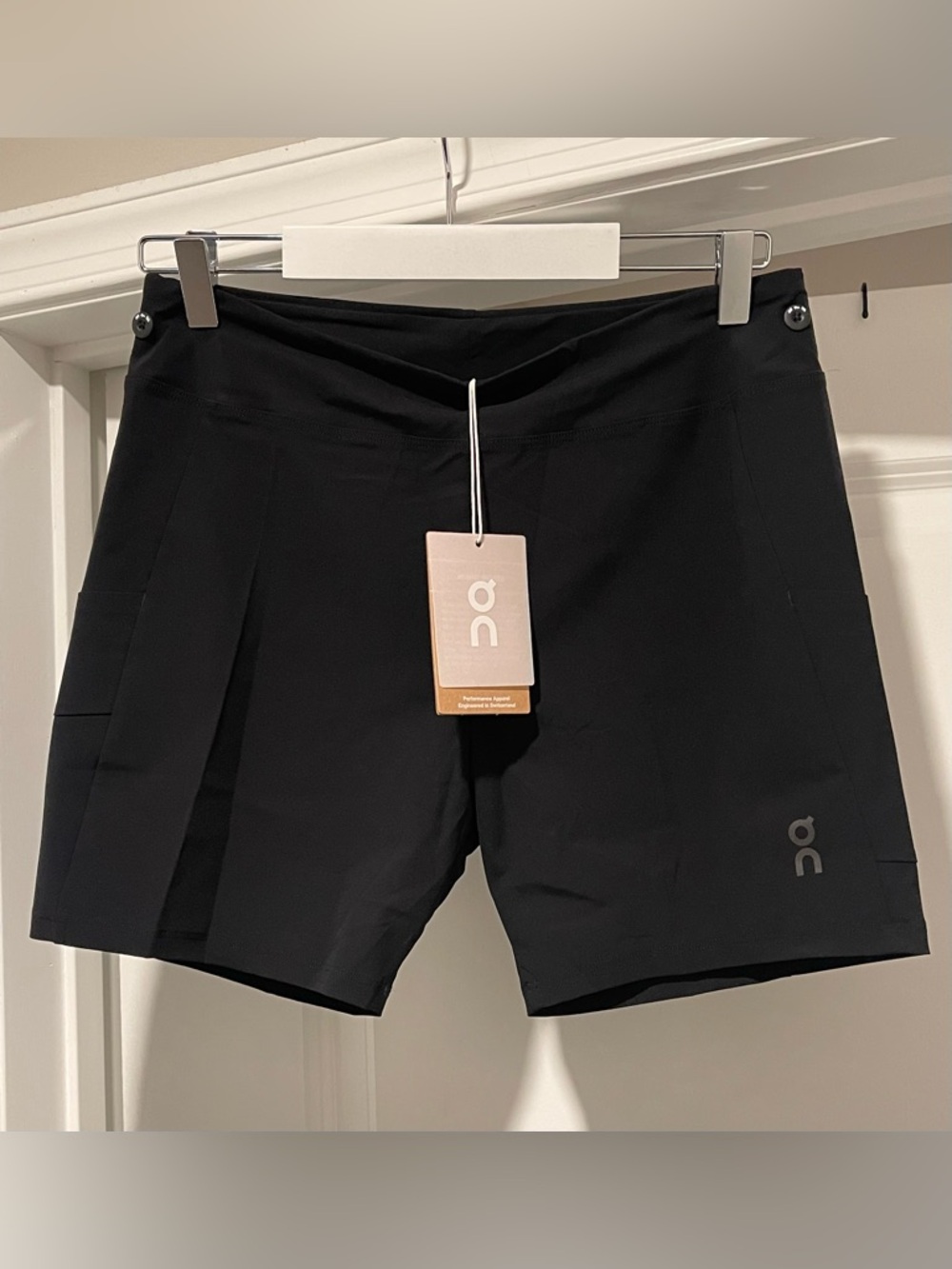 ON Cloud Running Hybrid Shorts Mens Size Large Black Athletic Gym Workout NWT